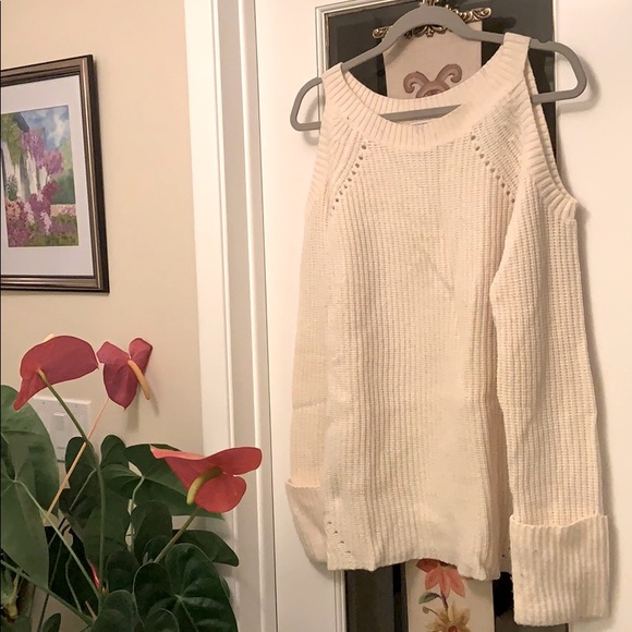 Olivia Palermo Chelsea28 cold shoulder ribbed cream winter pontelle sweater - Picture 5 of 11